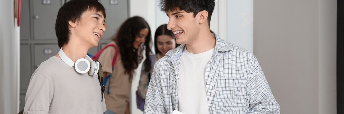 Glazing: entenda a gíria dos adolescentes que está mudando o jeito de elogiar