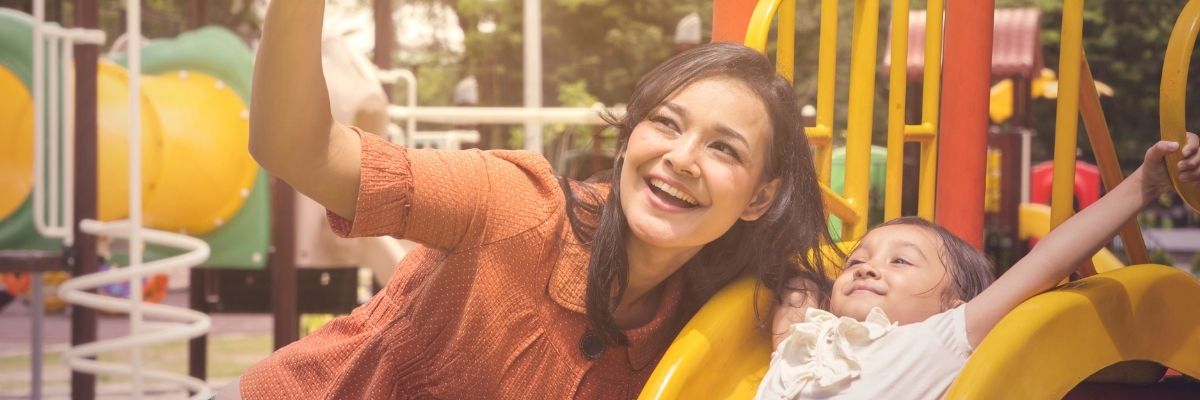 Mães podem e devem sentar no parquinho